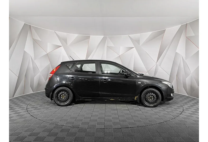 Hyundai i30 1.5 AT (110 л.с.) Elegance Черный в АВИЛОН. Слайд №6
