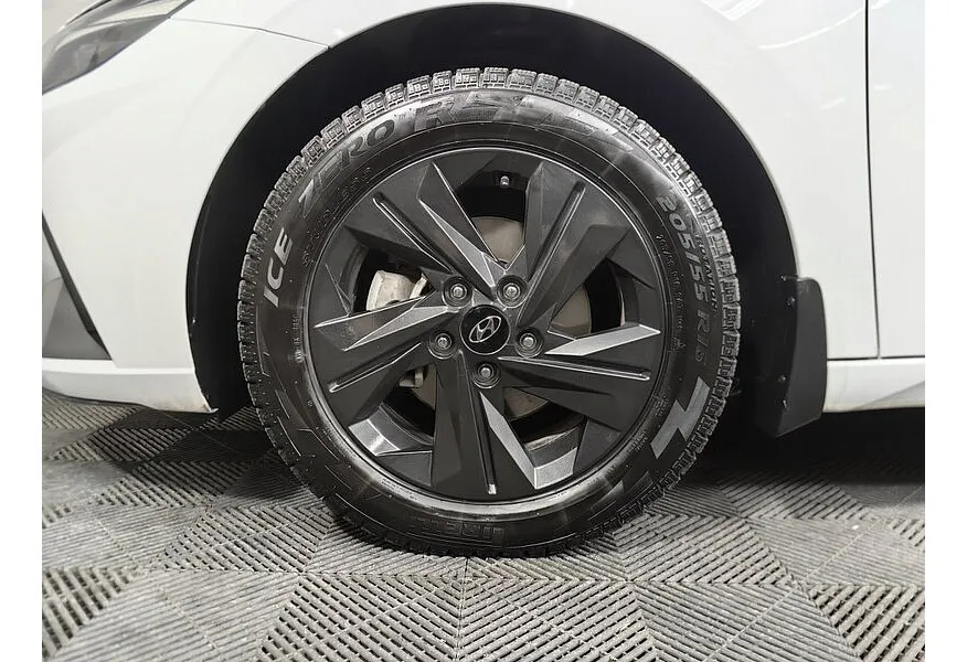 Hyundai Elantra 1.6 - 6AT (128 л.с.) Active Белый в АВИЛОН. Слайд №9