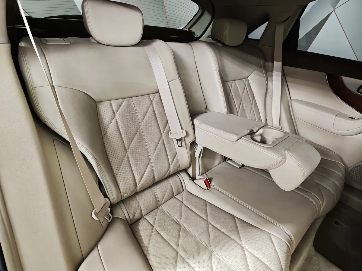 Infiniti QX70 3.0 D AT AWD (238 л.с.) Elegance Коричневый в АВИЛОН. Слайд №16