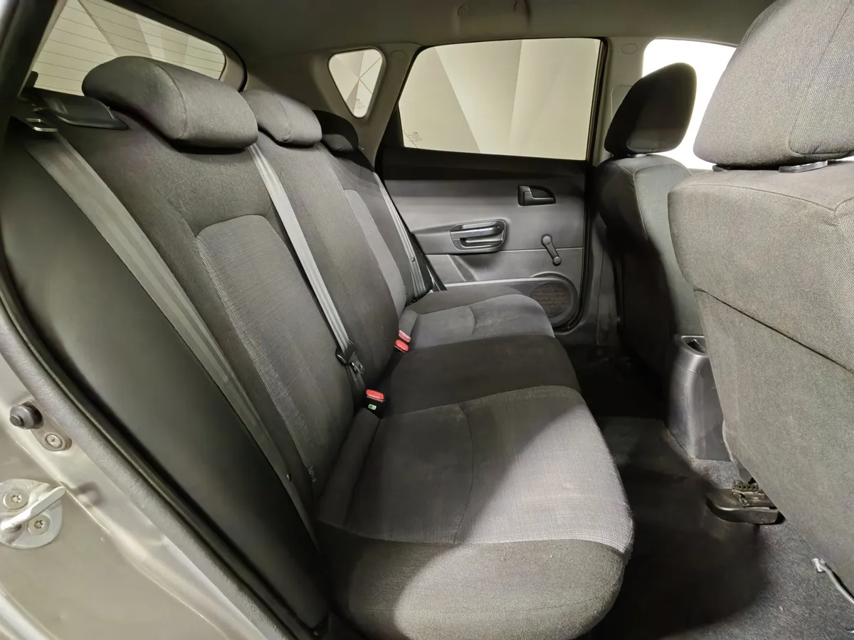 Kia Ceed 1.4 MT (109 л.с.) Серебристый в АВИЛОН. Слайд №13