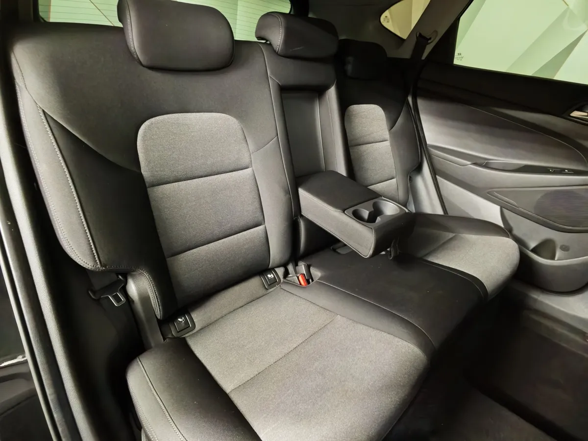 Hyundai Tucson 2.0 (150 л.с.) MPi-6AT-4WD Family Черный в АВИЛОН. Слайд №17