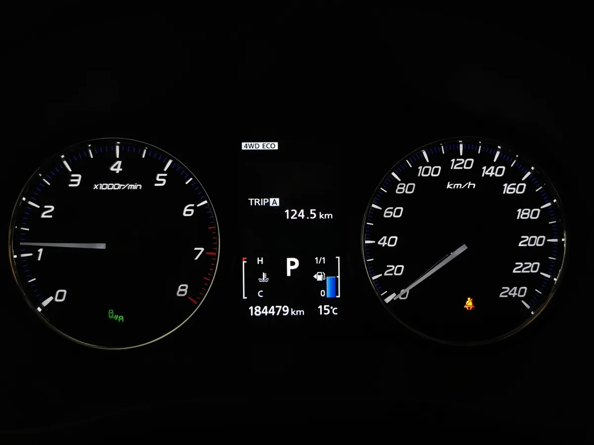 Mitsubishi Outlander 2.4 MIVEC CVT 4WD 7 мест (167 л.с.) Ultimate Белый в АВИЛОН. Слайд №16
