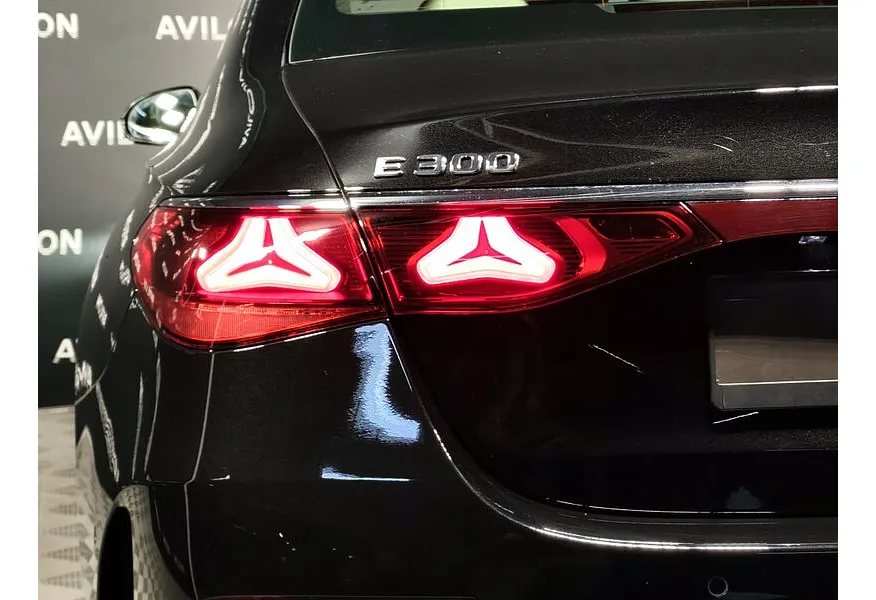 Mercedes-Benz E-Класс E 300 4MATIC (258 л.с.) Черный в АВИЛОН. Слайд №18