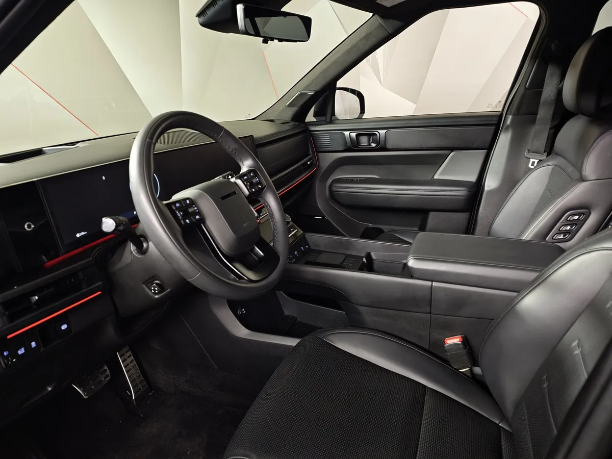 Hyundai Santa Fe 2.5 T-GDI 8DCT 4WD 6 seats (281 л.с.) Calligraphy Черный в АВИЛОН. Слайд №19