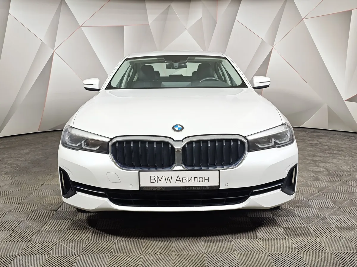 BMW 5 серия 520i Steptronic (184 л.с.) Business Белый в АВИЛОН. Слайд №3