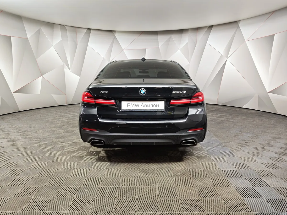 BMW 5 серия 520d xDrive Steptronic (190 л.с.) Base (Локальная сборка) Черный в АВИЛОН. Слайд №4