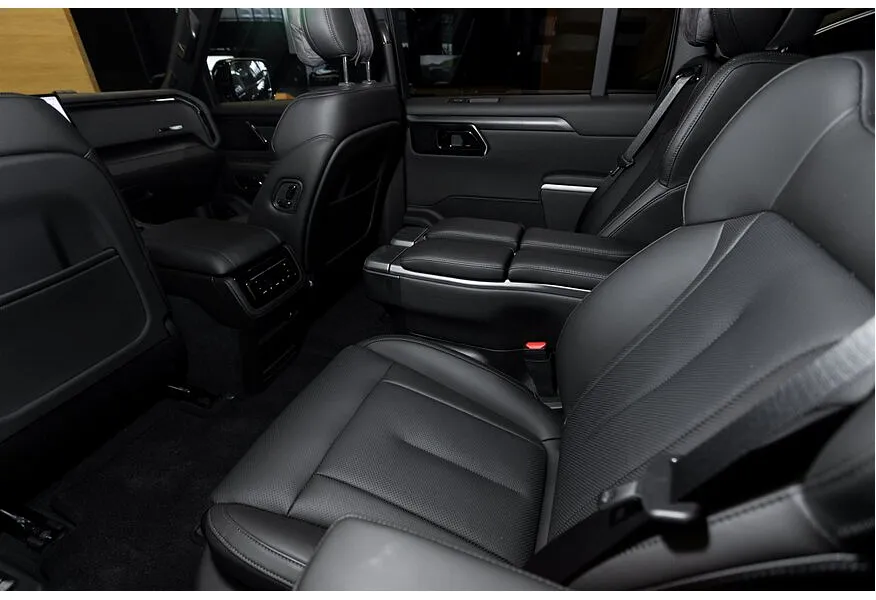 ROX 01 1.5 AT 4WD (475 л.с.) 6 мест Business Lounge Черный в АВИЛОН. Слайд №3