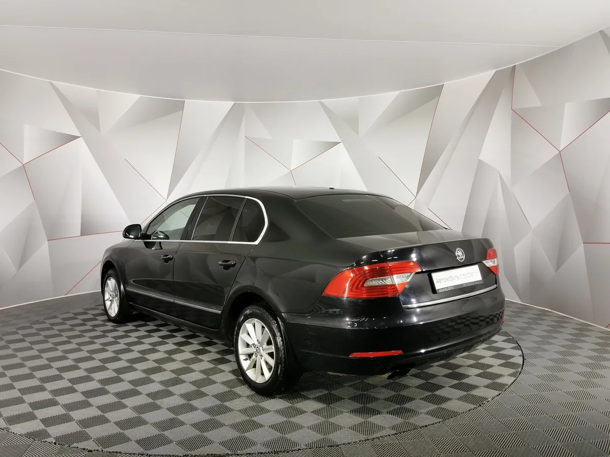 Skoda Superb 2.0 TDI DSG (140 л.с.) Черный в АВИЛОН. Слайд №4
