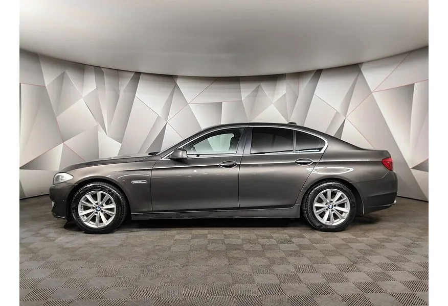 BMW 5 серия 525d xDrive AT (218 л.с.) Коричневый в АВИЛОН. Слайд №5