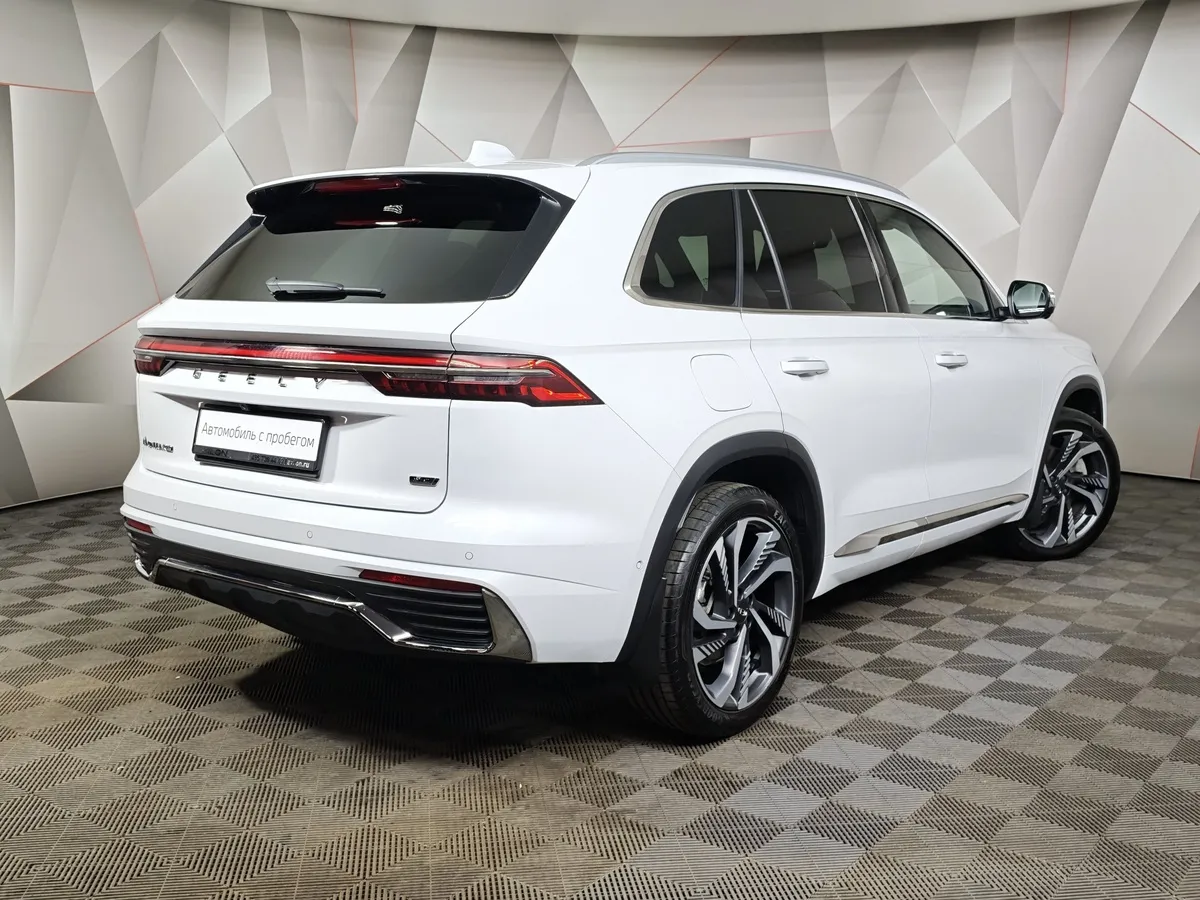 Geely Monjaro 2.0T 8AT 4WD (238 л.с.) Flagship Белый в АВИЛОН. Слайд №2