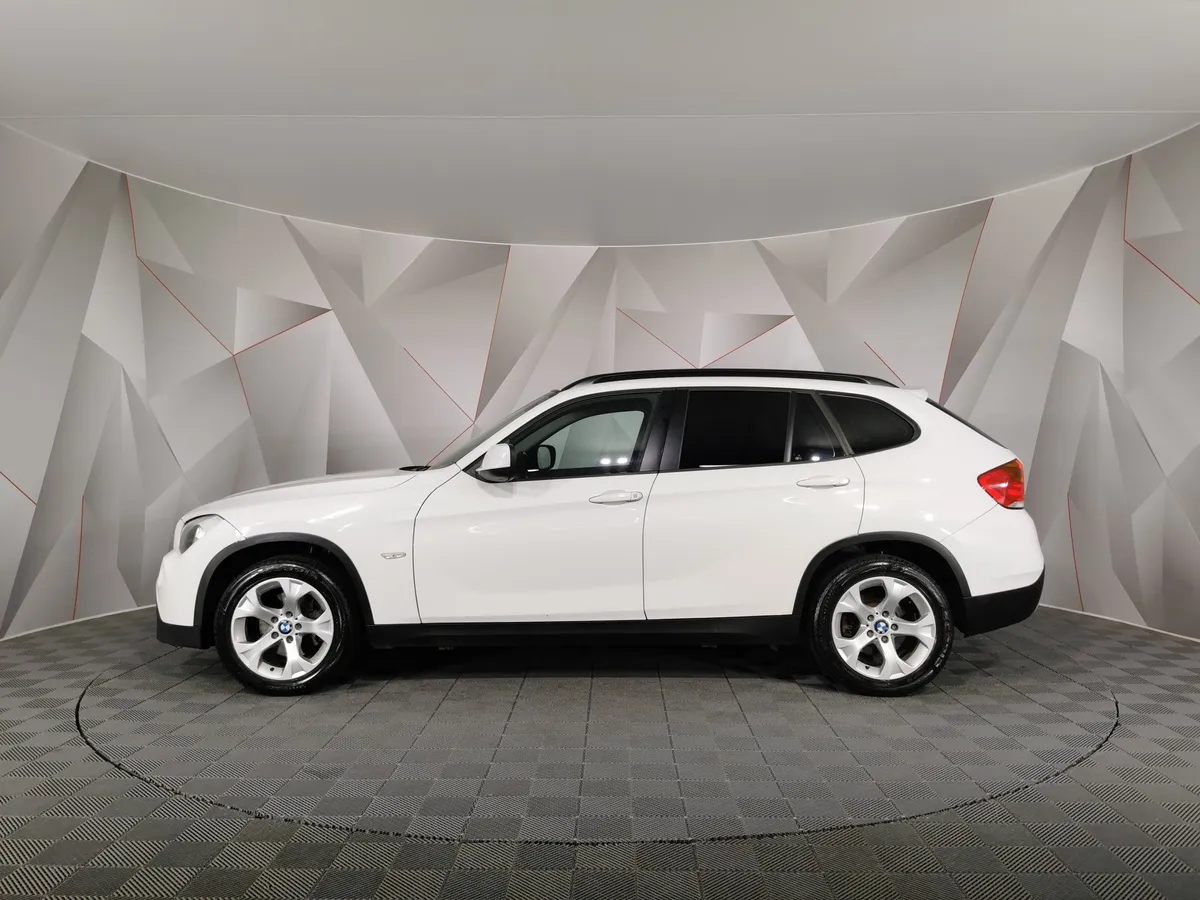 BMW X1 sDrive18i AT (150 л.с.) Белый в АВИЛОН. Слайд №5