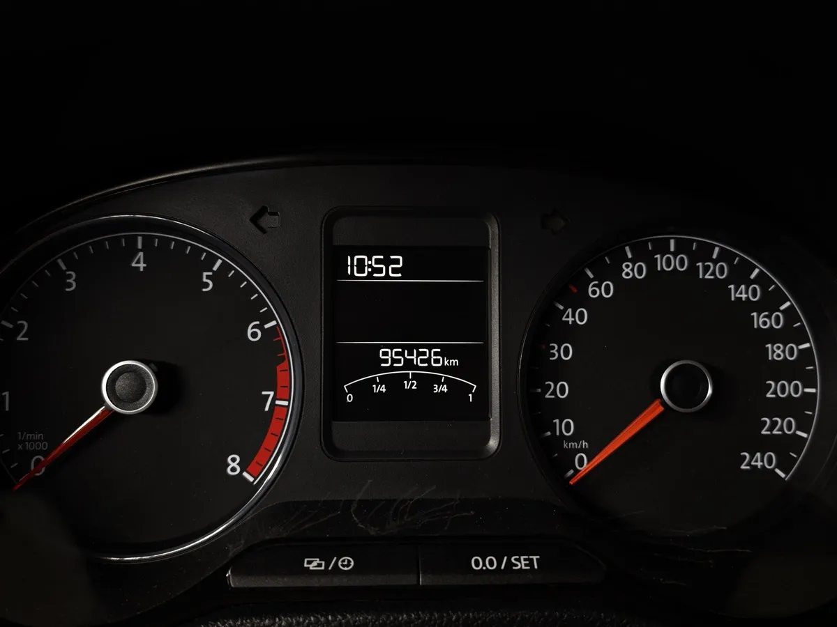 Volkswagen Polo 1.6 Tiptronic (105 л.с.) Comfortline Серебристый в АВИЛОН. Слайд №17