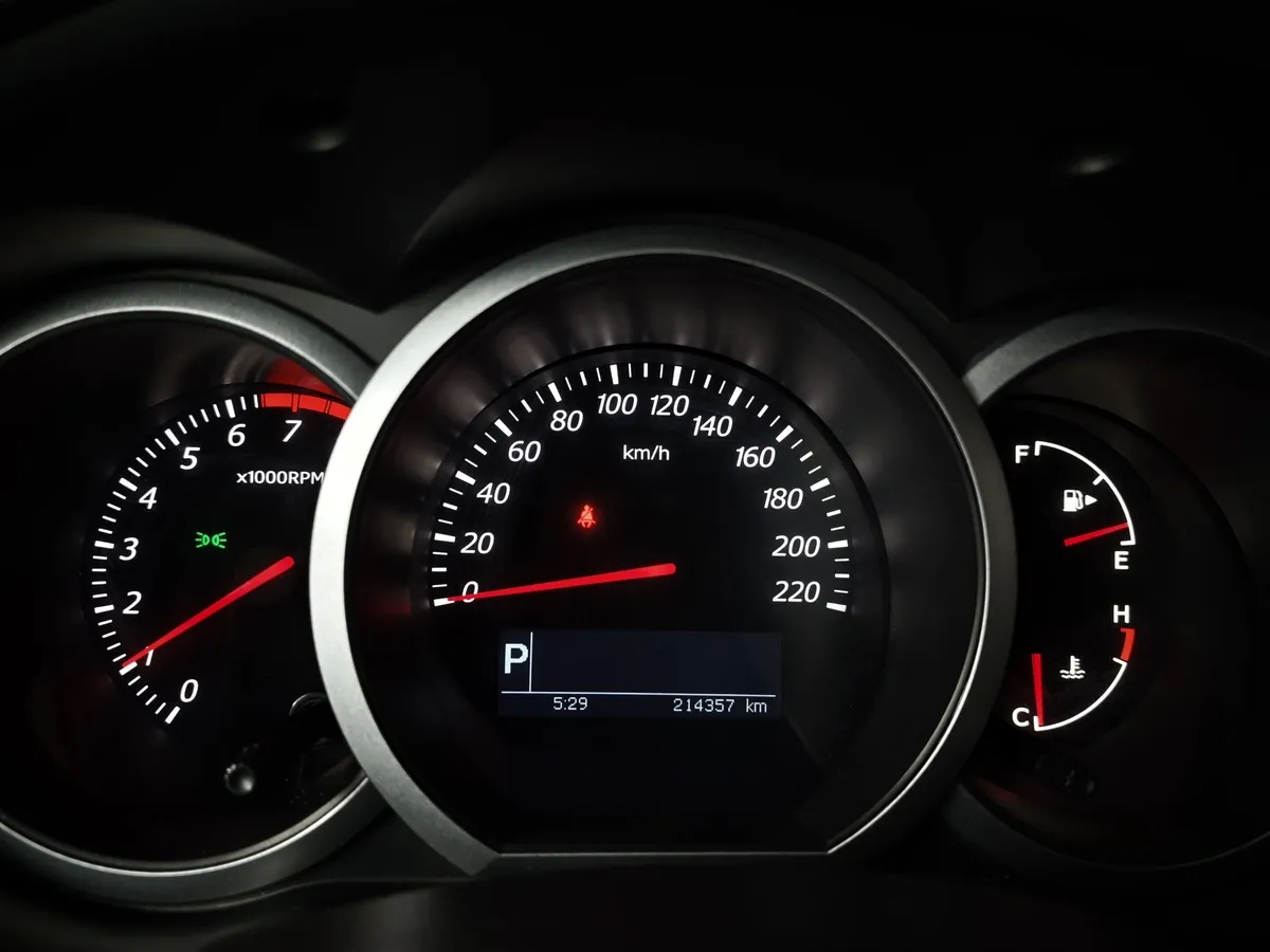 Suzuki Grand Vitara 2.4 AT AWD (169 л.с.) Серый в АВИЛОН. Слайд №16