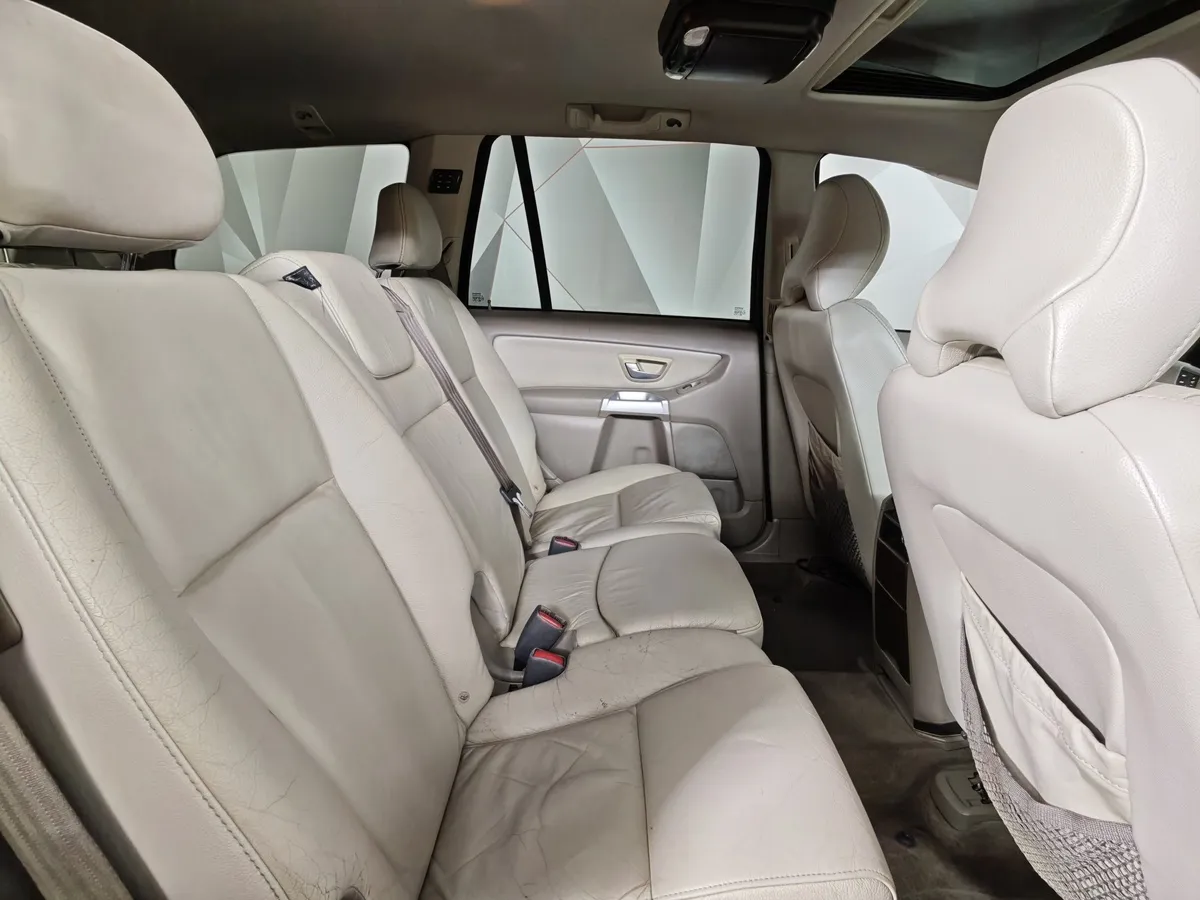 Volvo XC90 2.5 T5 Geartronic AWD (5 мест) (210 л.с.) Бежевый в АВИЛОН. Слайд №13