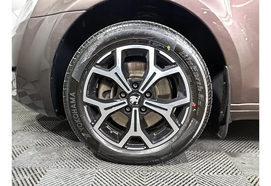 Skoda Octavia 1.8 TSI DSG (180 л.с.) Active Коричневый в АВИЛОН. Слайд №9