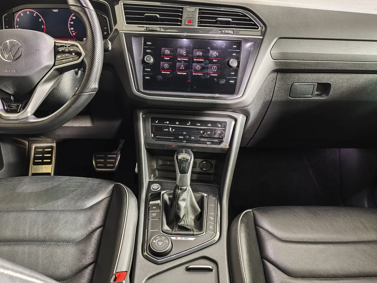 Volkswagen Tiguan 2.0 TSI 4Motion DSG (220 л.с.) R-Line Белый в АВИЛОН. Слайд №15