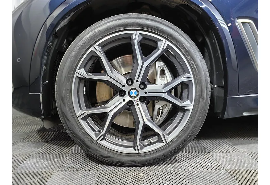 BMW X5 M50d Steptronic xDrive (400 л.с.) M Special Черный в АВИЛОН. Слайд №7