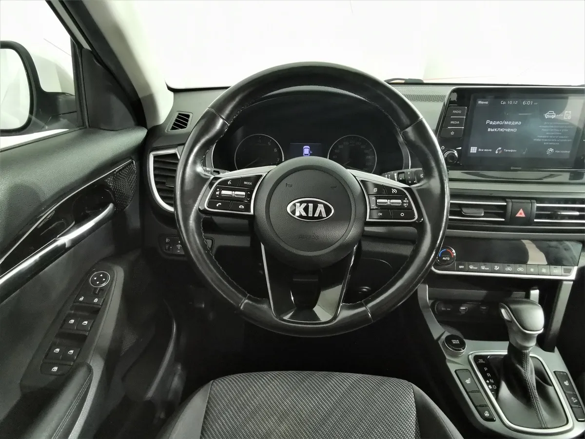 Kia Seltos 2.0 MPI 2WD IVT (149 л.с.) Luxe Белый в АВИЛОН. Слайд №19