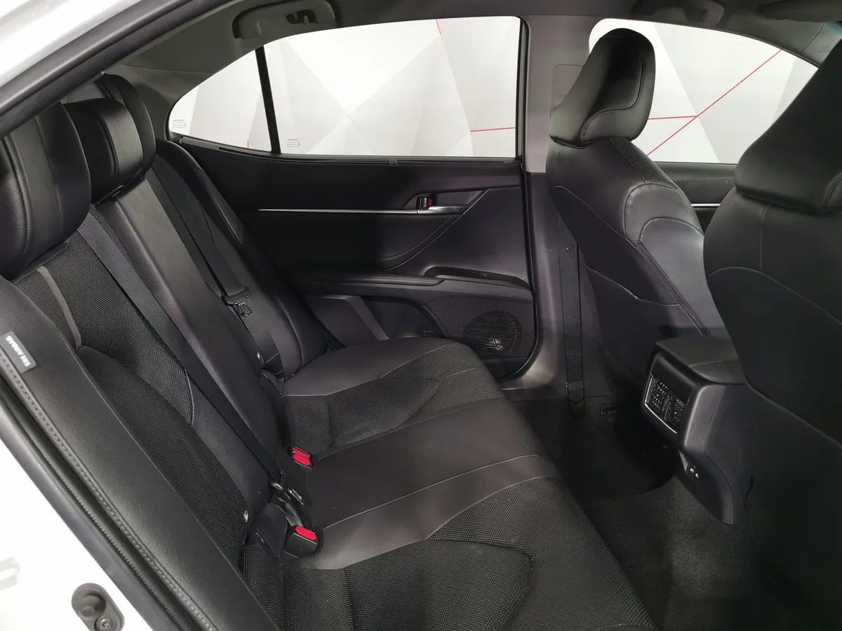 Toyota Camry 3.5 AT (249 л.с.) Белый в АВИЛОН. Слайд №15