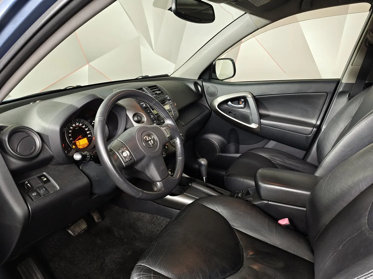 Toyota RAV4 2.0 AT AWD (152 л.с.) Серый в АВИЛОН. Слайд №19