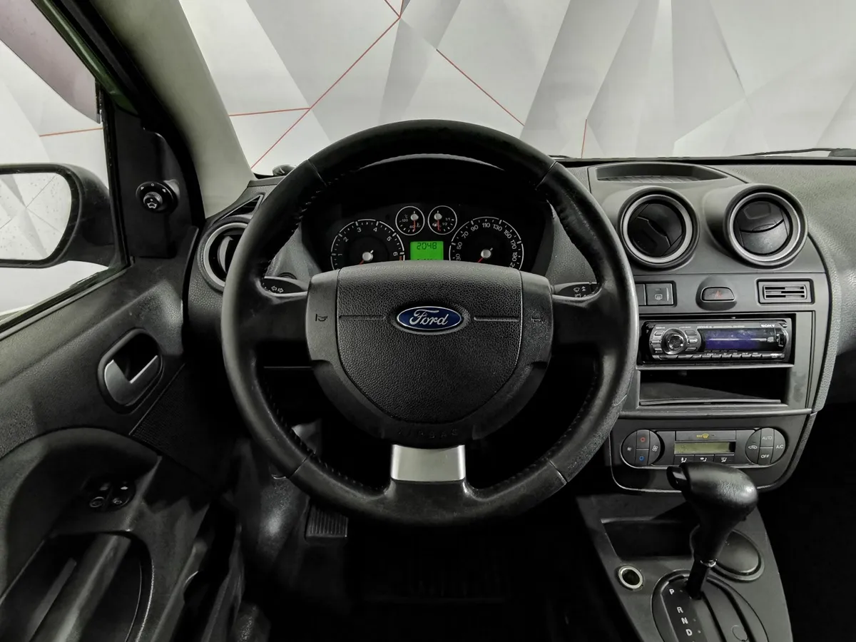 Ford Fiesta 1.6 AT (100 л.с.) Ghia Зеленый в АВИЛОН. Слайд №17
