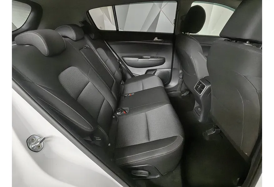 Kia Sportage 2.0 AT (150 л.с.) Luxe Белый в АВИЛОН. Слайд №16