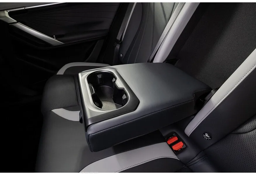 Geely Atlas 2.0T AT 4WD (200 л.с.) Flagship Серебристый в АВИЛОН. Слайд №16