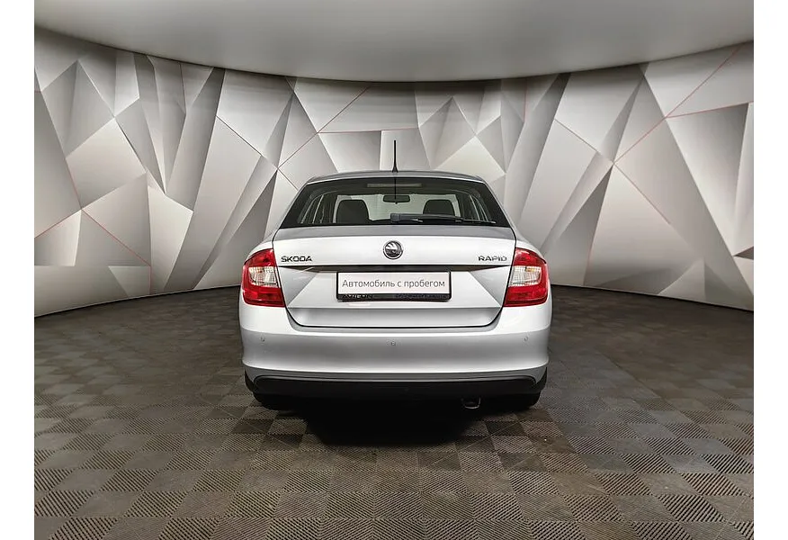 Skoda Rapid 1.6 MT (105 л.с.) Серебристый в АВИЛОН. Слайд №6