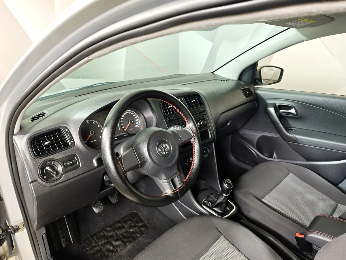 Volkswagen Polo 1.6 MT (105 л.с.) Comfortline Серебристый в АВИЛОН. Слайд №17