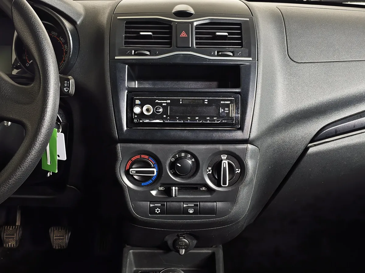 ВАЗ (Lada) Granta 1.6 MT 8кл (87 л.с.) Черный в АВИЛОН. Слайд №15