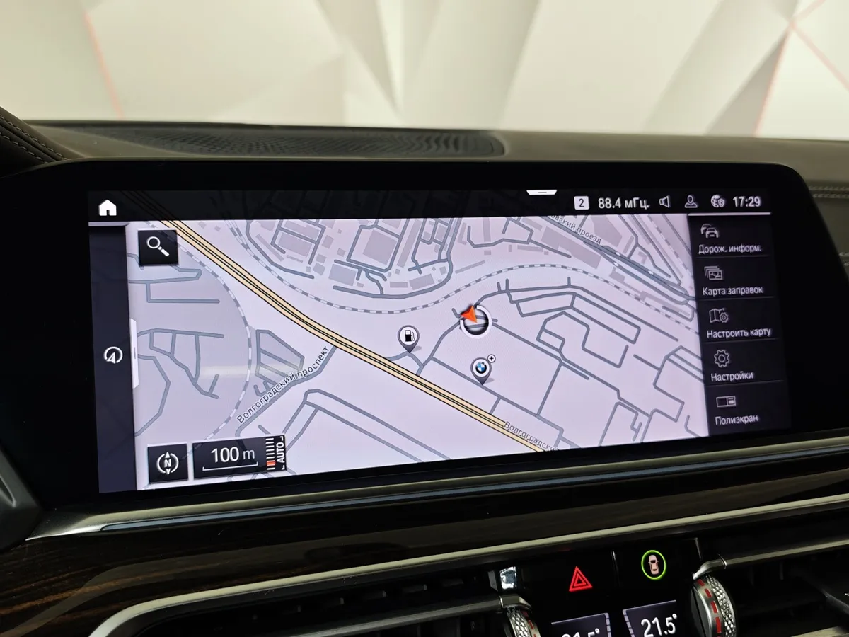 BMW X5 M50d Steptronic xDrive (400 л.с.) M Special Бежевый в АВИЛОН. Слайд №16