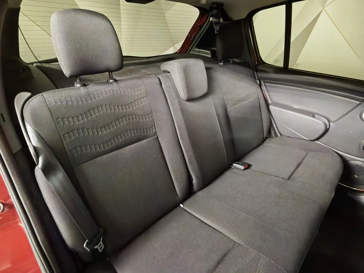 Renault Sandero 1.6 AT (103 л.с.) Stepway Красный в АВИЛОН. Слайд №15