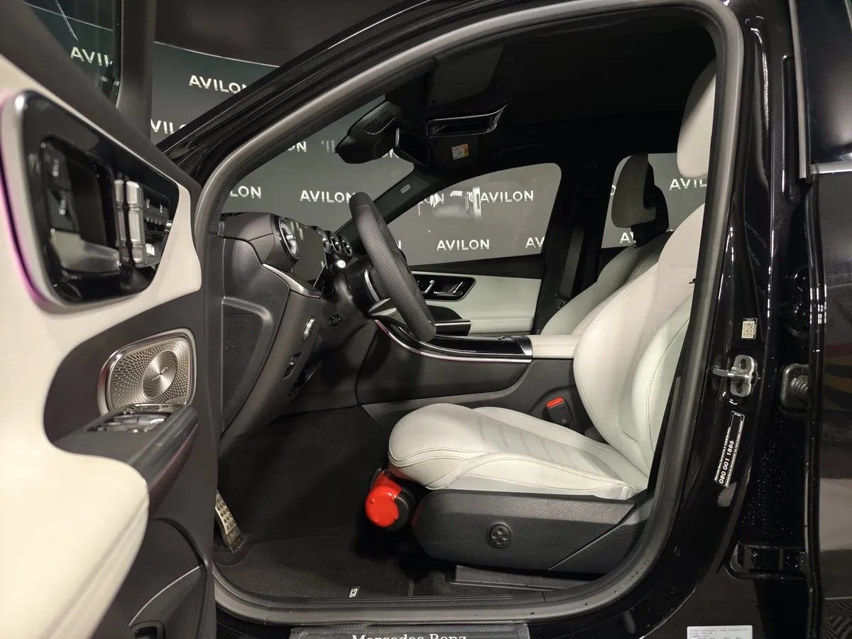 Mercedes-Benz GLC 300 4MATIC 9G-TRONIC (258 л.с.) Черный в АВИЛОН. Слайд №10