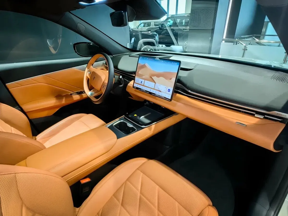 Deepal S05 AT 2WD (272 л.с.) Люкс Серебристый в АВИЛОН. Слайд №8