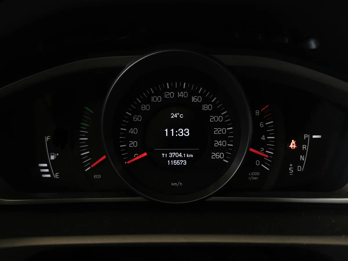 Volvo V40 1.5 T3 Drive-E Geartronic (152 л.с.) Белый в АВИЛОН. Слайд №17