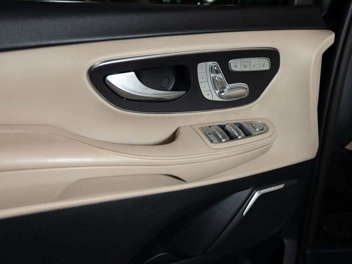 Mercedes-Benz V-Класс V 250 d AT L2 4x4 (190 л.с.) Exclusive Черный в АВИЛОН. Слайд №17