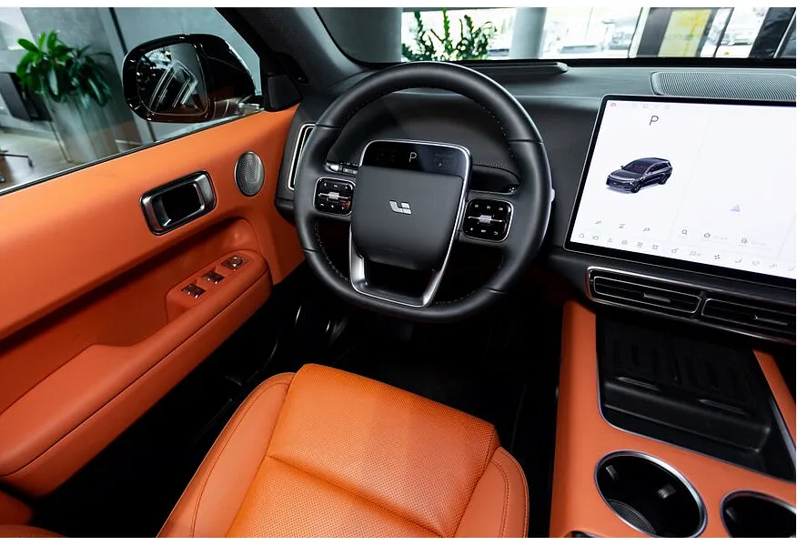 Li Auto L6 1.5 AT 4WD (150 л.с.) Max Серебристый в АВИЛОН. Слайд №5