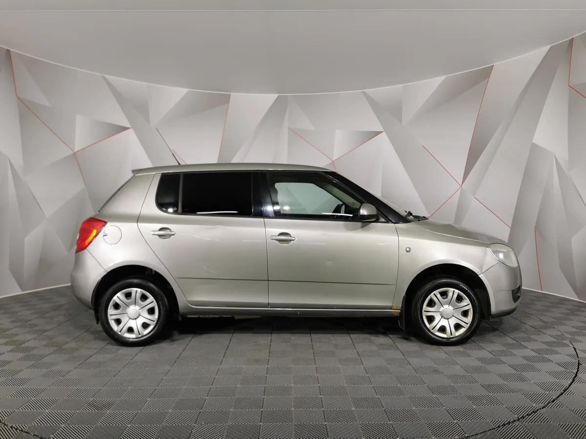 Skoda Fabia 1.2 MT (70 л.с.) Серый в АВИЛОН. Слайд №6