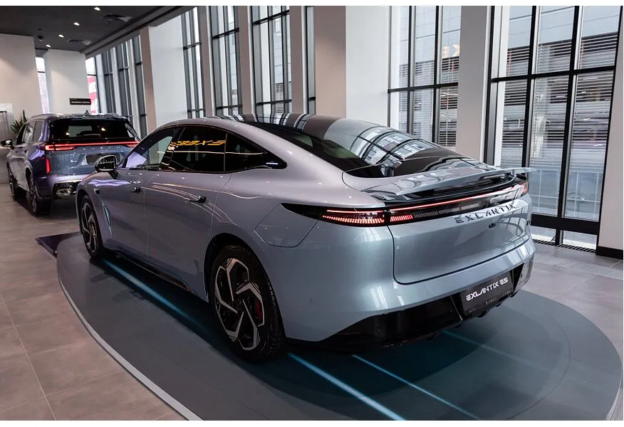 LIVE. Слайд №6