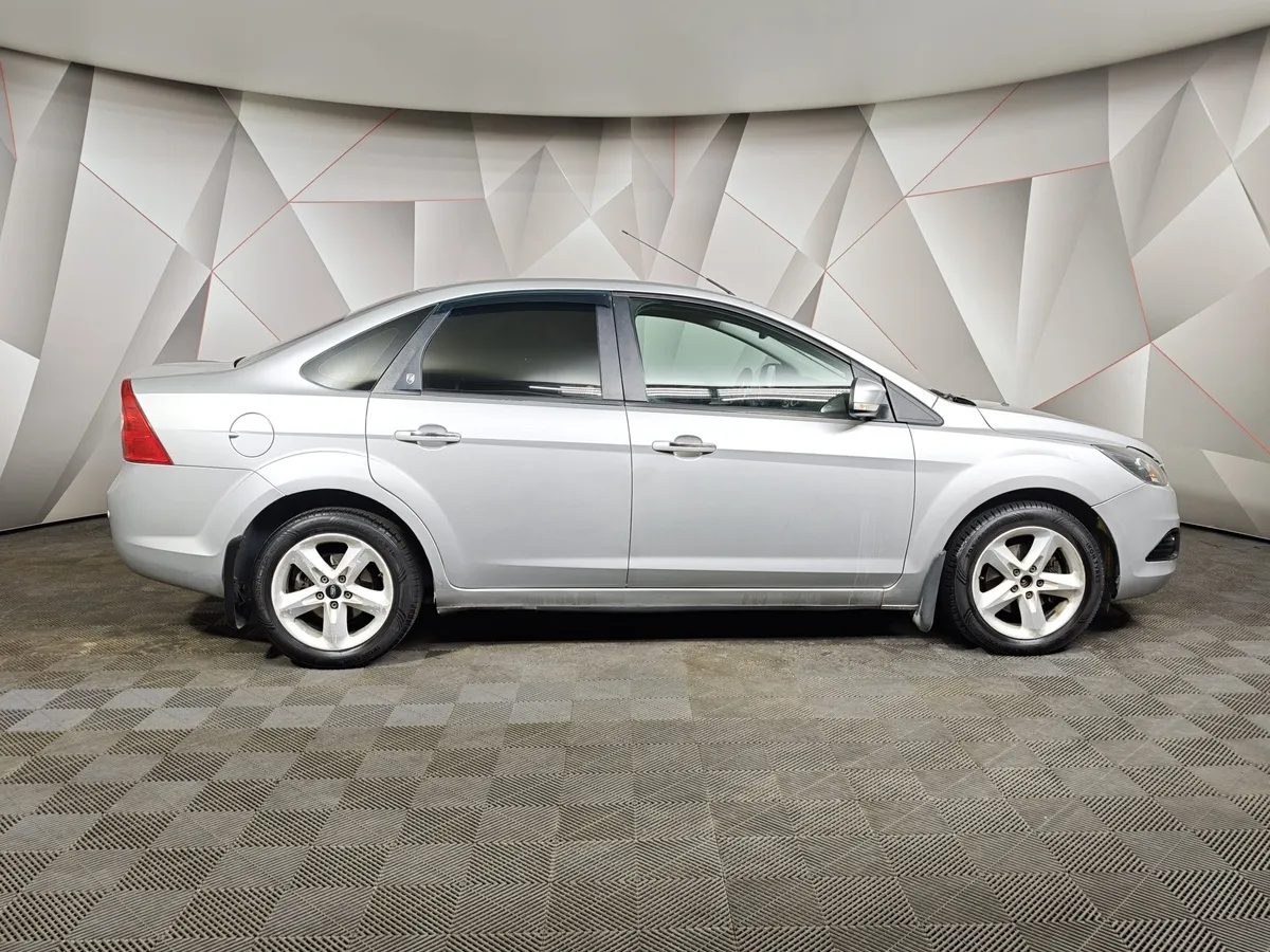 Ford Focus 2.0 AT (145 л.с.) Серебристый в АВИЛОН. Слайд №6