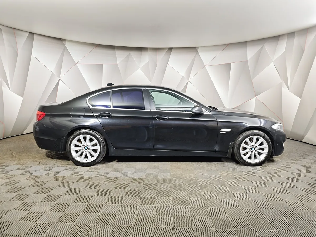 BMW 5 серия 528i xDrive Steptronic (245 л.с.) Черный в АВИЛОН. Слайд №6