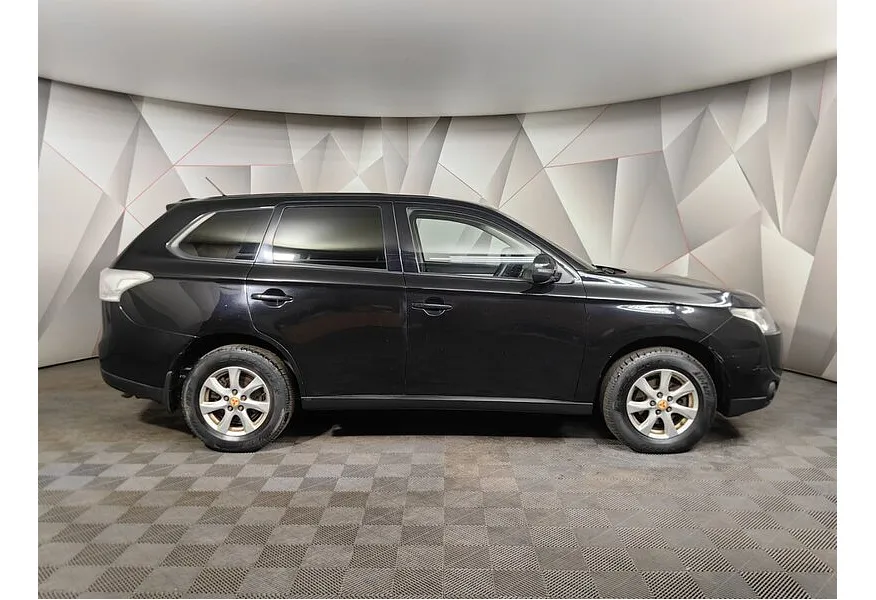 Mitsubishi Outlander 2.0 CVT (146 л.с.) Invite Черный в АВИЛОН. Слайд №6