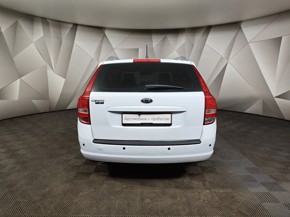 Kia Ceed 1.6 AT (122 л.с.) Luxe Белый в АВИЛОН. Слайд №8