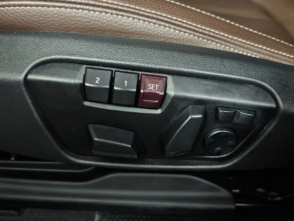 BMW X1 20i xDrive (192 л.с.) M Sport Белый в АВИЛОН. Слайд №19