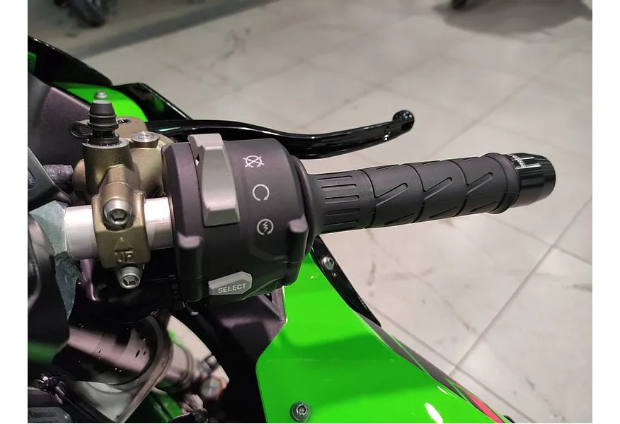 Kawasaki Ninja ZX-10RR 998 см³ (204 л.с.) (204) 998 Зеленый в АВИЛОН. Слайд №7