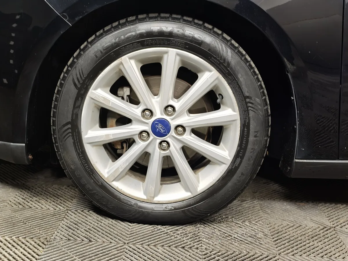 Ford Focus 1.5 EcoBoost AT (150 л.с.) Titanium Черный в АВИЛОН. Слайд №9