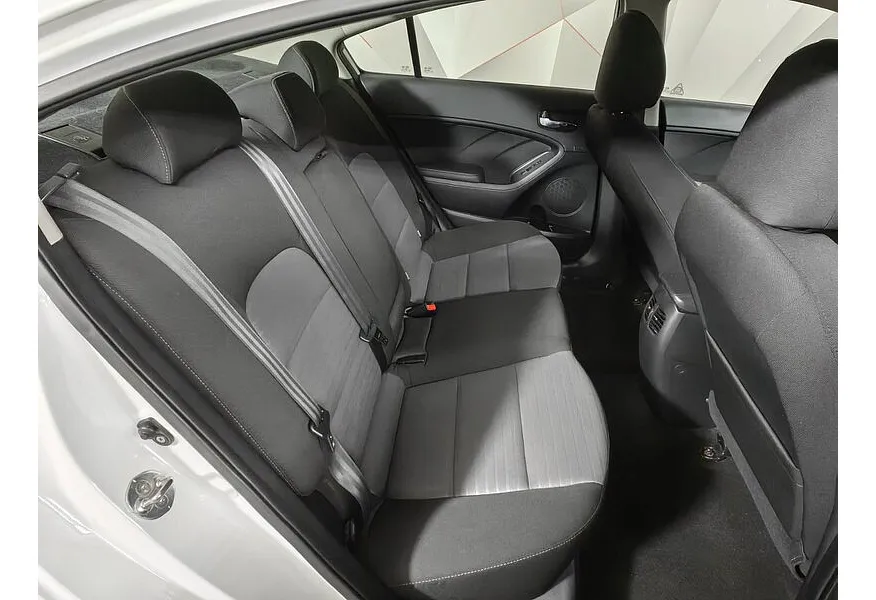 Kia Cerato 2.0 AT (150 л.с.) Белый в АВИЛОН. Слайд №16