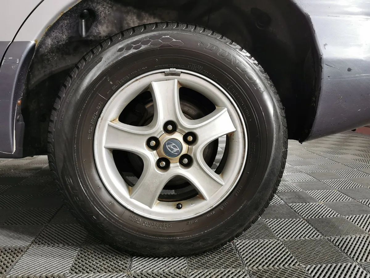Hyundai Santa Fe 2.4 AT (150 л.с.) Серебристый в АВИЛОН. Слайд №9