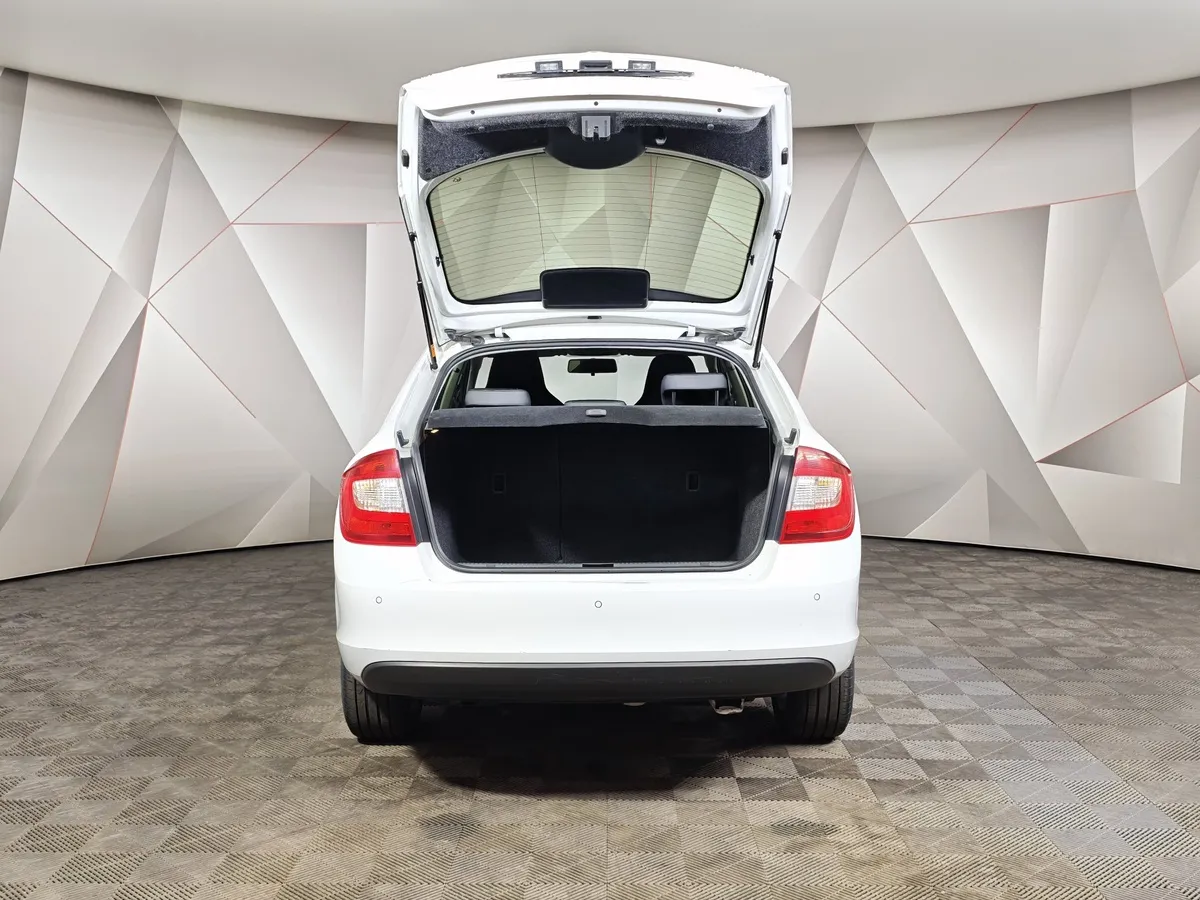 Skoda Rapid 1.6 MT (90 л.с.) Белый в АВИЛОН. Слайд №12