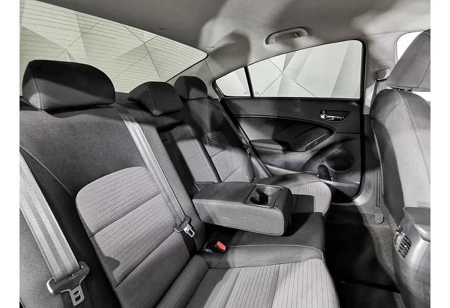 Kia Cerato 2.0 AT (150 л.с.) Черный в АВИЛОН. Слайд №16